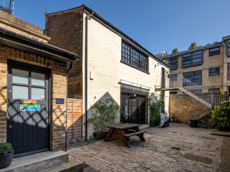 TherapeuticRoomsCourtyard